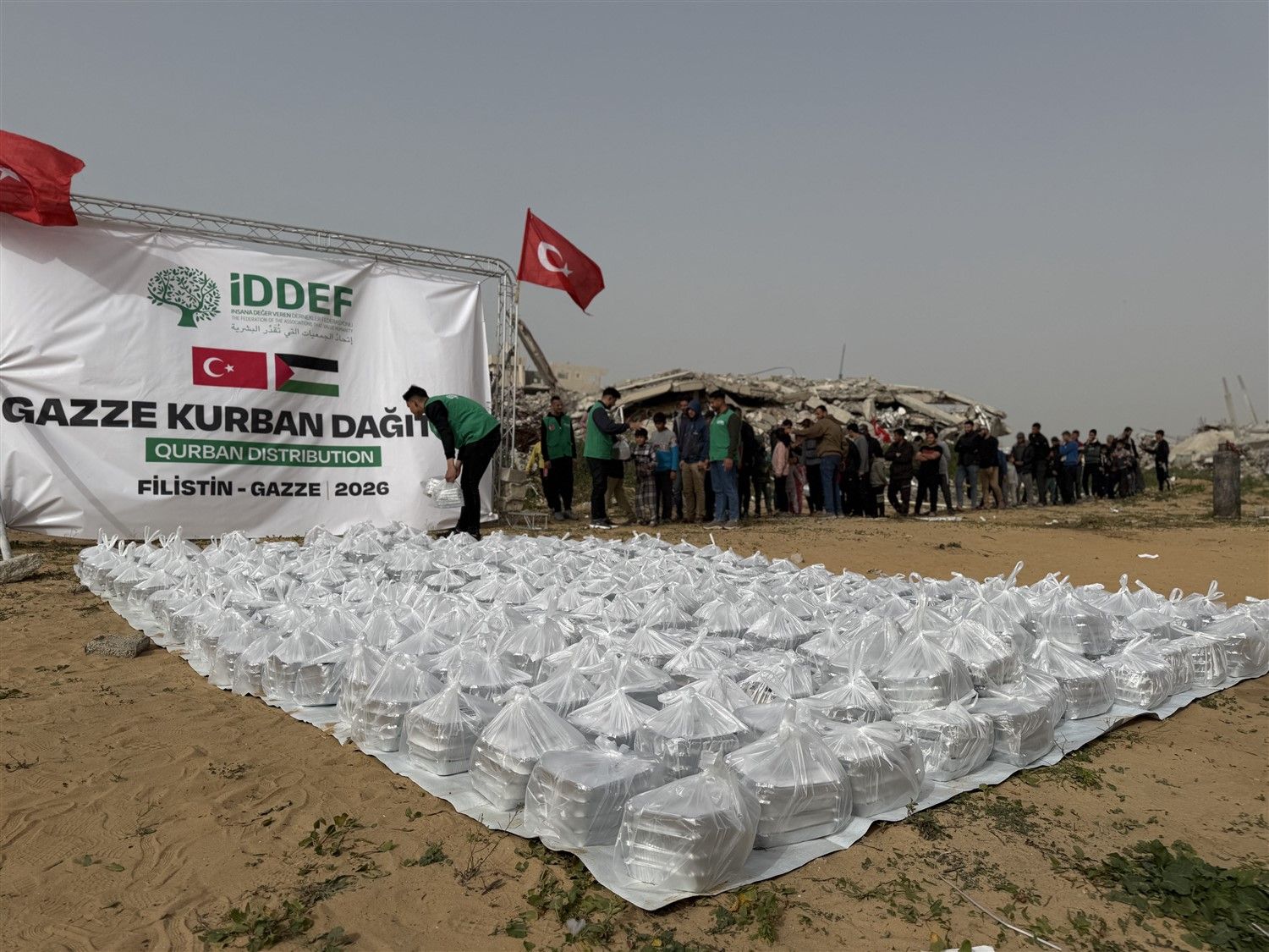 İDDEF’in Gazze'de Sıcak Yemek Dağıtımları Aralıksız Sürüyor