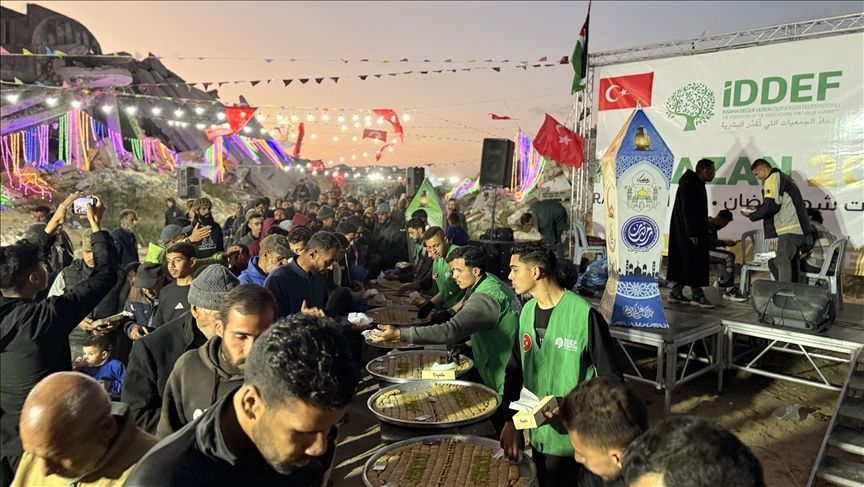 İDDEF'in Gazze'deki İftar Sofraları Moral Oluyor