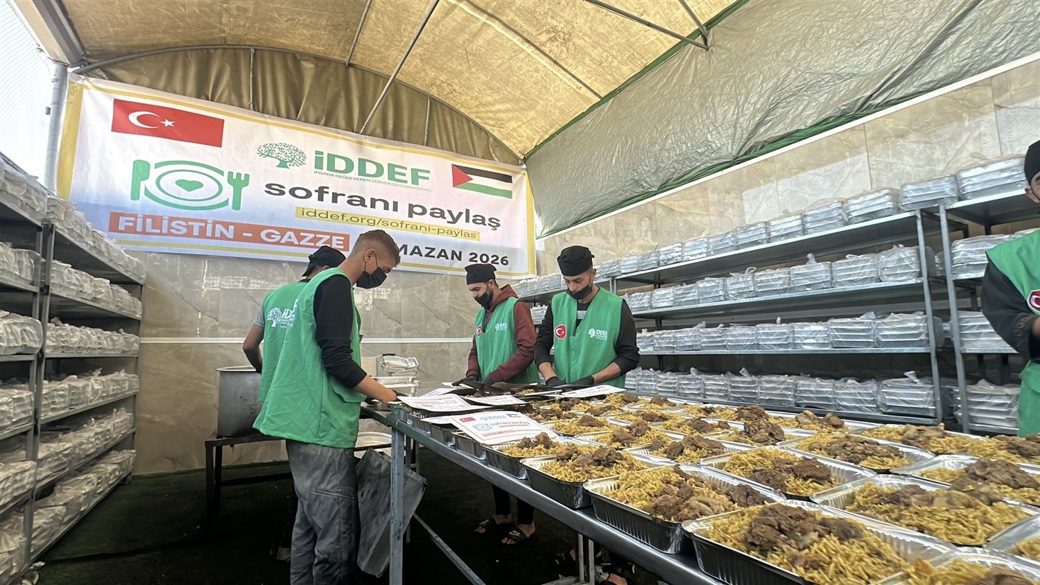 İDDEF, Sofranı Paylaş Projesiyle Gazze'de Her Gün İftar Veriyor