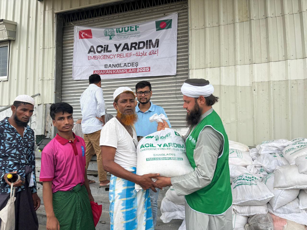 İDDEF’ten Arakanlı Mazlum Ailelere 90 Ton Gıda Yardımı (8)