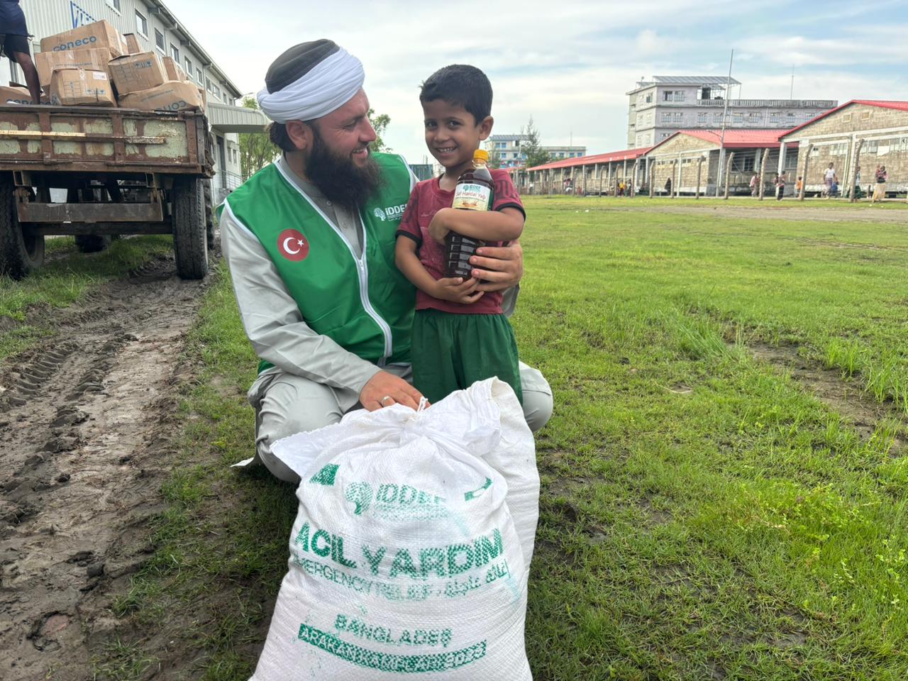 İDDEF’ten Arakanlı Mazlum Ailelere 90 Ton Gıda Yardımı (9)