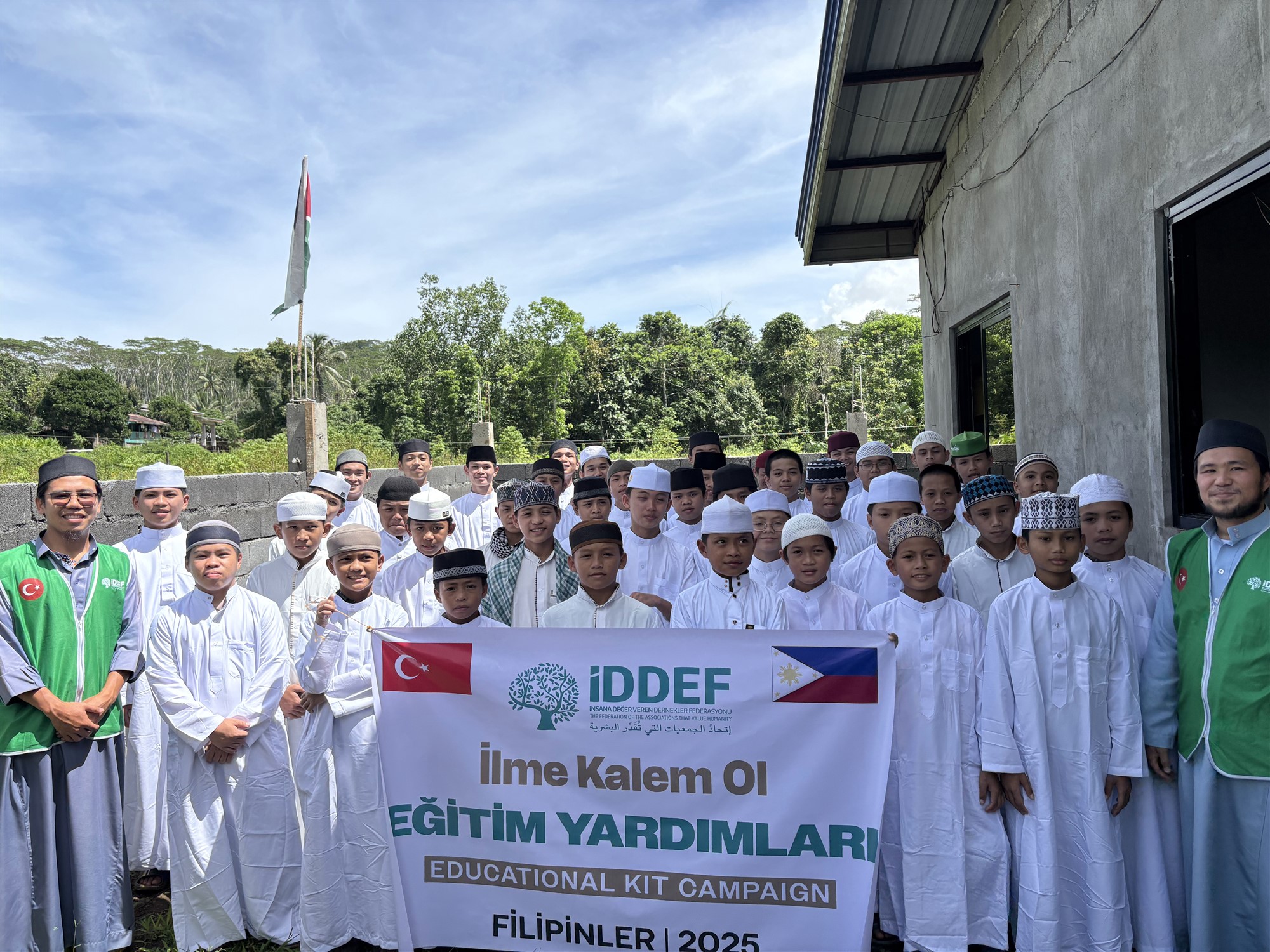 İDDEF’ten İhtiyaç Sahibi Öğrencilere Eğitim Seti Hediyesi (5)