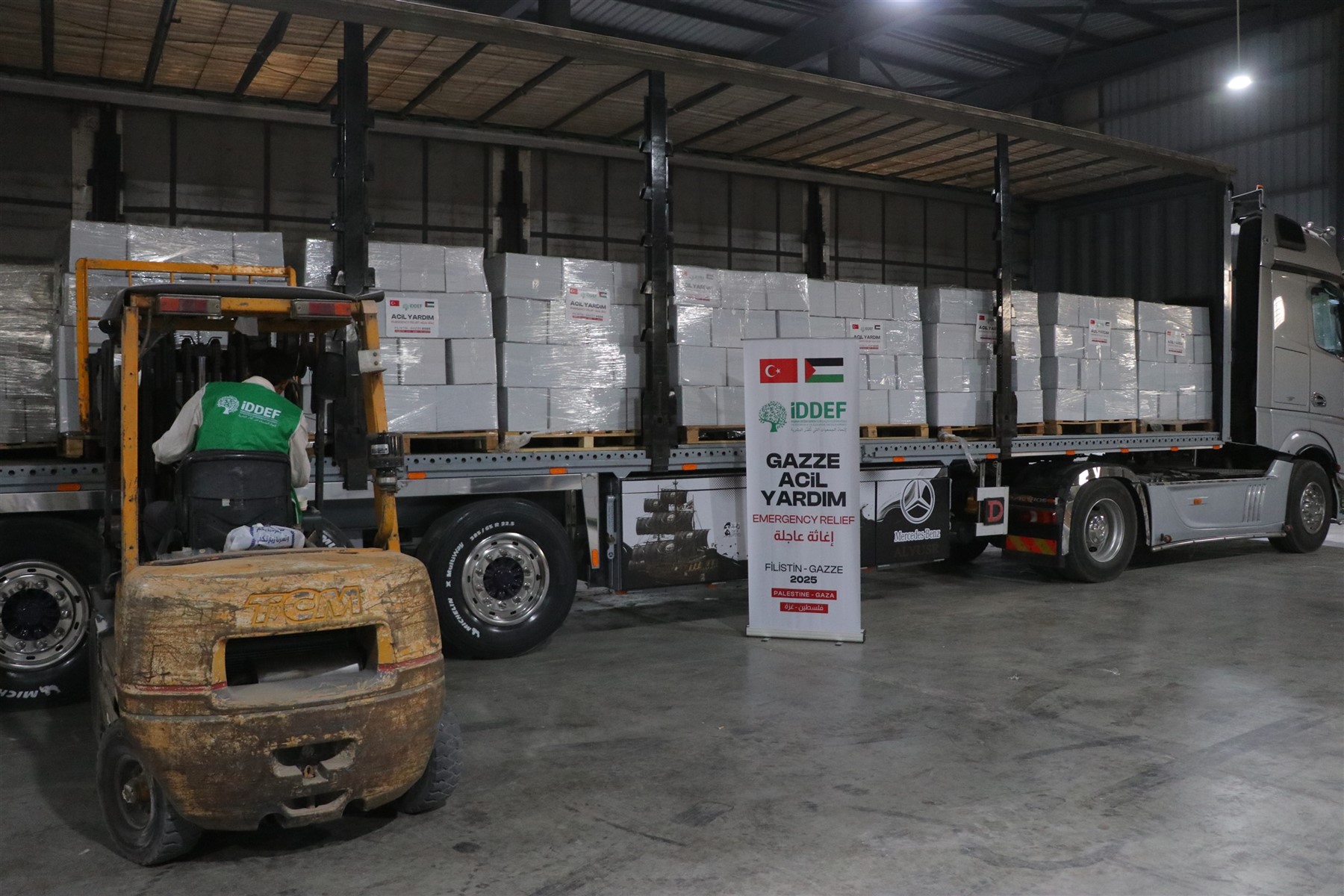 IDDEF's Aid of Food, Hygiene Supplies and Blankets to Gaza (2)